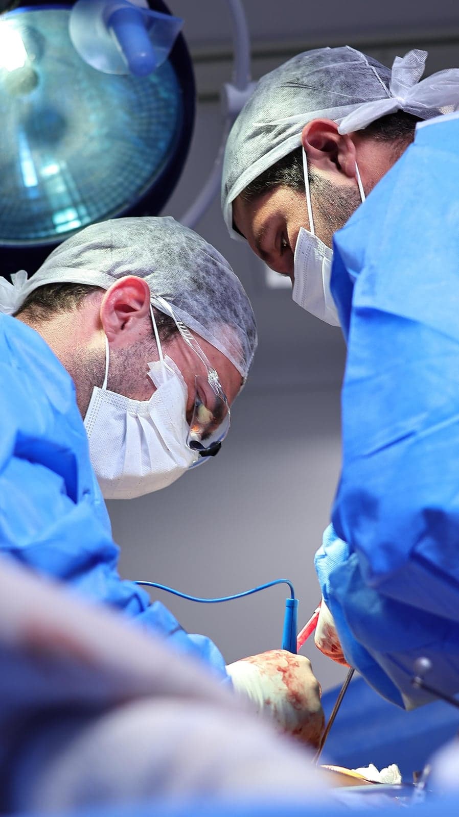 Dr. Pedro Hamra em cirurgia